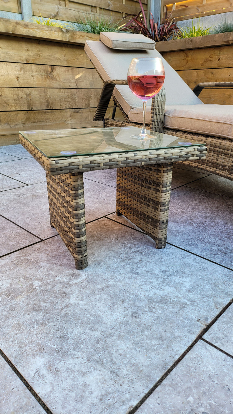 Signature Weave Savannah Sunbed With Drinks Table